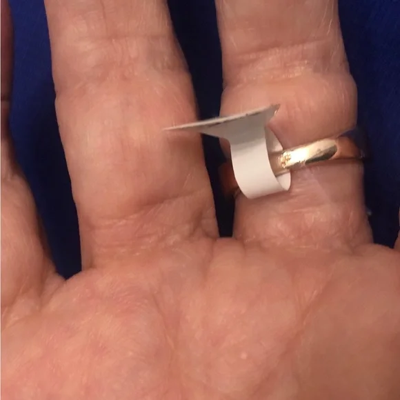 Rose Gold Ring ~with clear zirconia size 7 NWT - Picture 4 of 4